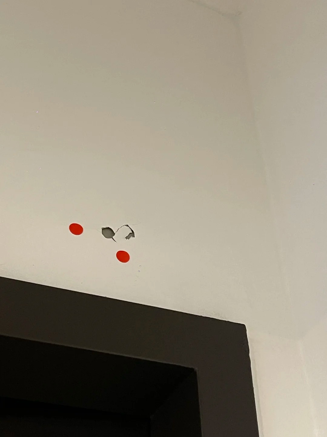 墙面破损与空洞 defect 标记